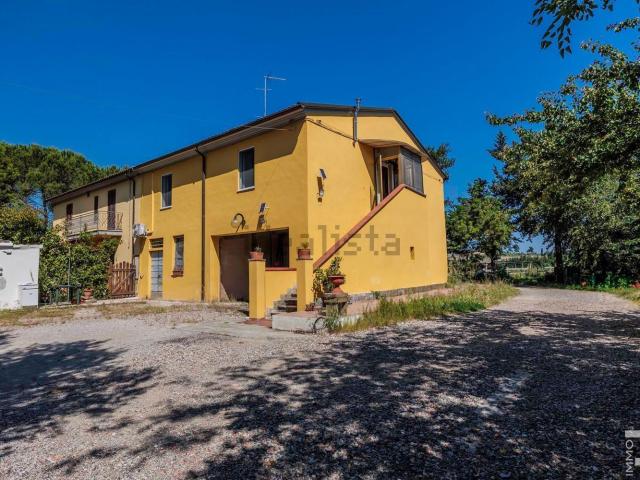 Villetta bifamiliare in vendita di 240 m² in Strada Provinciale 555 delle Colline