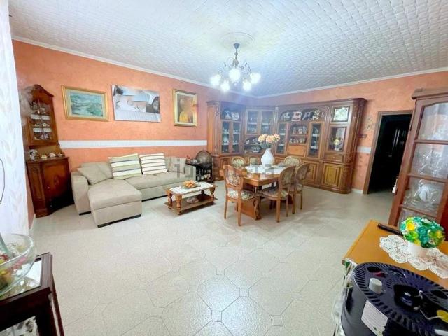 Villetta bifamiliare in vendita di 240 m² in Strada Provinciale 56