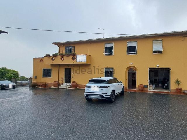 Villetta bifamiliare in vendita di 240 m² in Traversa Livornese Colli Alto