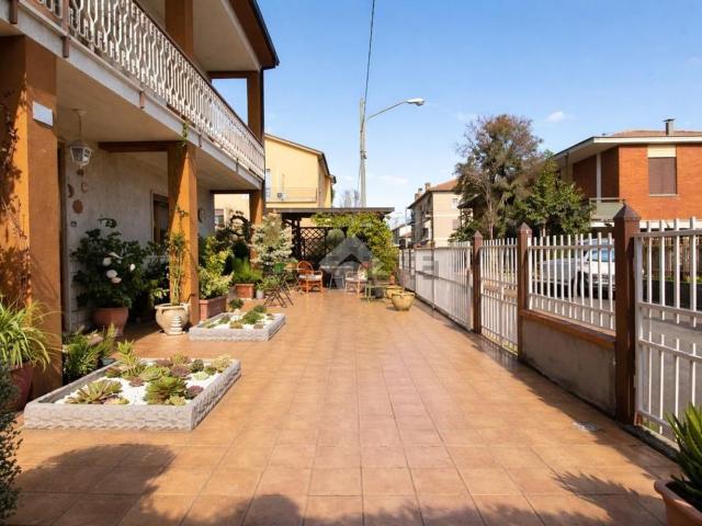 Villetta bifamiliare in vendita di 240 m² in Via Topino, 1