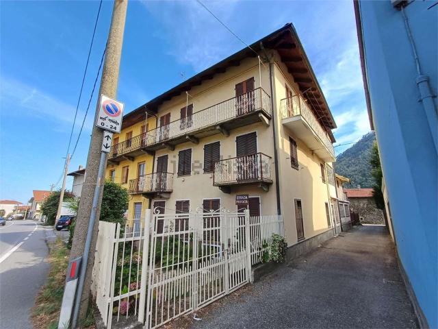 Villetta bifamiliare in vendita di 240 m² in Via Torino, 22