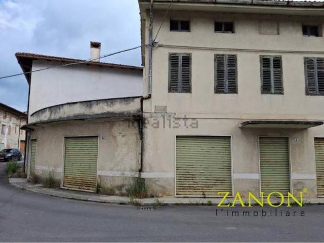 Villetta bifamiliare in vendita di 240 m² in Via Torquato Tasso, 4