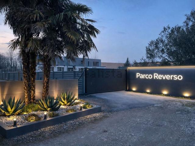 Villetta bifamiliare in vendita di 240 m² in Via Ugo Foscolo