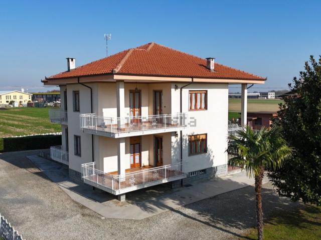 Villetta bifamiliare in vendita di 240 m² in Via Verdi