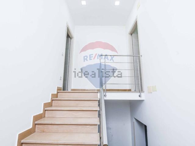 Villetta bifamiliare in vendita di 240 m² in Via Vincenzo Bellini, 6