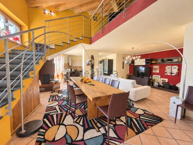 Villetta bifamiliare in vendita di 240 m² in Via Vignaccia, 2