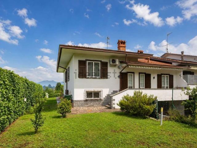 Villetta bifamiliare in vendita di 240 m² in Via VIII Marzo