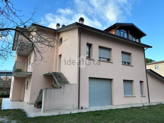 Villetta bifamiliare in vendita di 240 m² in Via XXIV Maggio, 52