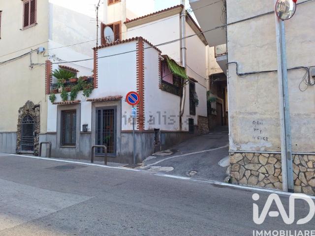 Villetta bifamiliare in vendita di 240 m² in Via A. de Vito, 44