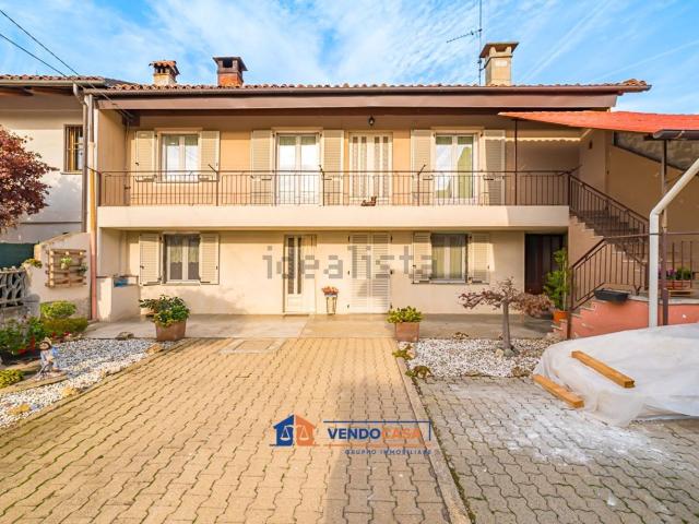 Villetta bifamiliare in vendita di 240 m² in Via Aicardi, 13