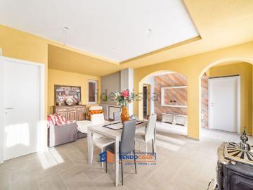 Villetta bifamiliare in vendita di 240 m² in Via Aicardi, 13