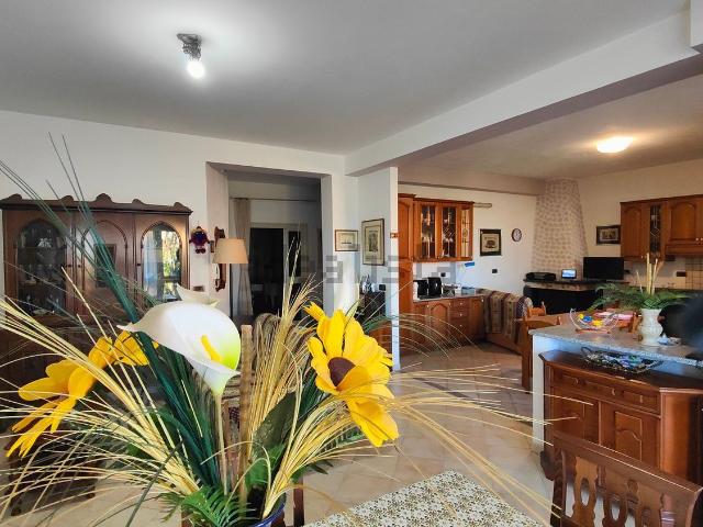 Villetta bifamiliare in vendita di 240 m² in Via Bartolomeo Vivarini
