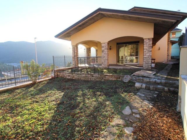 Villetta bifamiliare in vendita di 240 m² in Via Bertoli Monsignor Bonifacio