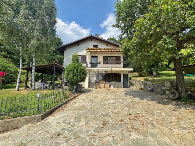 Villetta bifamiliare in vendita di 240 m² in Via Bertolotto, 43