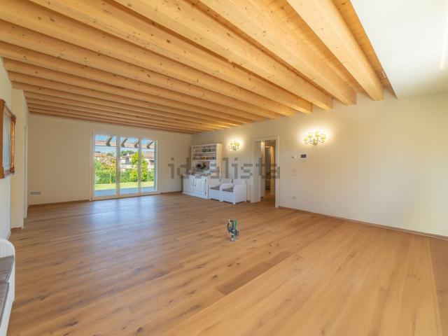 Villetta bifamiliare in vendita di 240 m² in Via Bosco Rignano