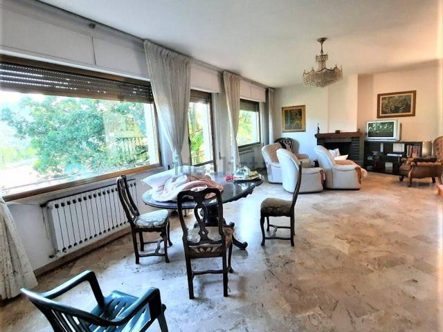 Villetta bifamiliare in vendita di 240 m² in Via Brigate Partigiane