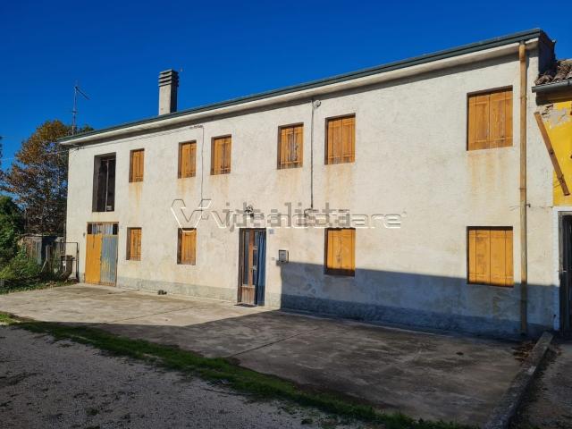 Villetta bifamiliare in vendita di 240 m² in Via Cagnine di Sopra, 43