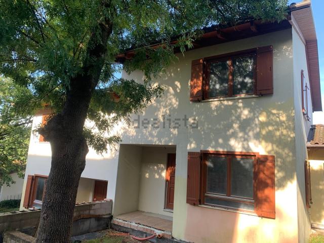 Villetta bifamiliare in vendita di 240 m² in Via Cassano