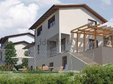 Villetta bifamiliare in vendita di 240 m² in Via Cassano