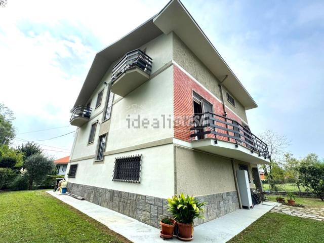 Villetta bifamiliare in vendita di 300 m² in Via Ciriè, 20
