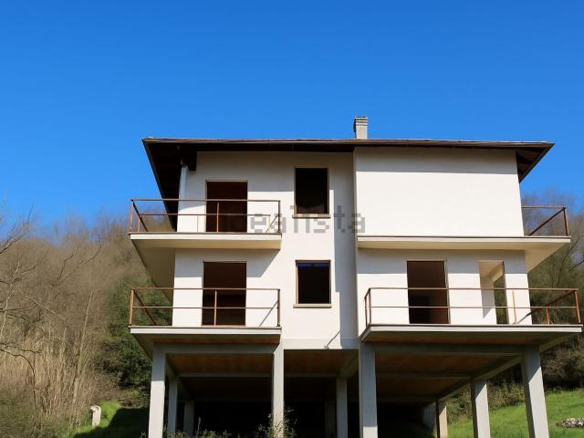 Villetta bifamiliare in vendita di 240 m² in Via de Barbieri