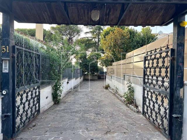 Villetta bifamiliare in vendita di 240 m² in Via del Fosso di San Matteo