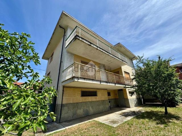 Villetta bifamiliare in vendita di 240 m² in Via del Santuario, 22