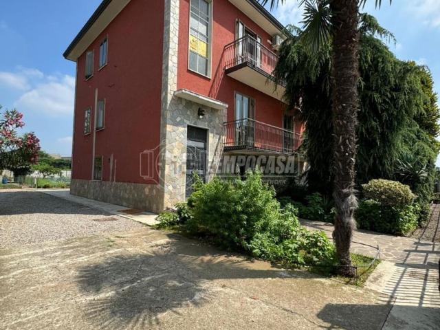 Villetta bifamiliare in vendita di 240 m² in Via Don Minzoni, 20