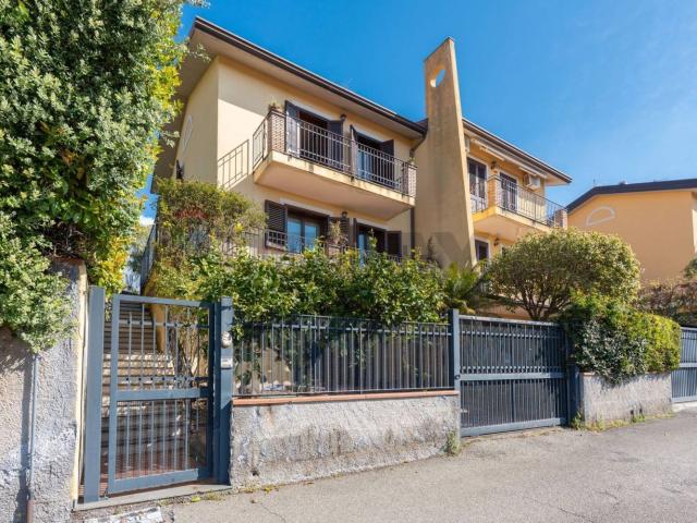 Villetta bifamiliare in vendita di 240 m² in Via E. Berlinguer, 5
