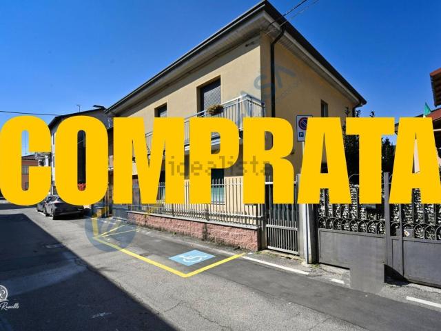 Villetta bifamiliare in vendita di 240 m² in Via Francesco Petrarca, 5