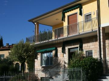 Villetta bifamiliare in vendita di 240 m² in Via Guglielmo Marconi