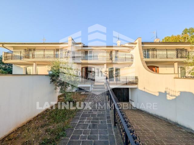 Villetta bifamiliare in vendita di 240 m² in Via Isonzo