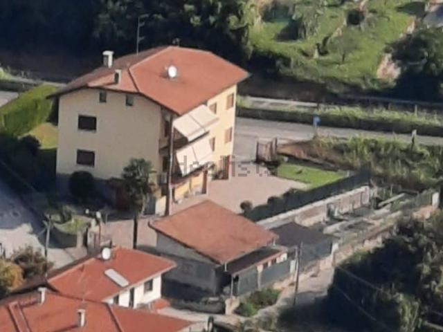 Villetta bifamiliare in vendita di 240 m² in Via Mazzini, 42