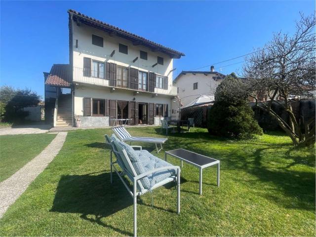 Villetta bifamiliare in vendita di 240 m² in Via Michele Chiesa