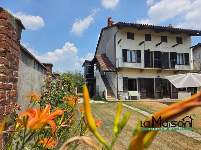 Villetta bifamiliare in vendita di 240 m² in Via Michele Chiesa, 23
