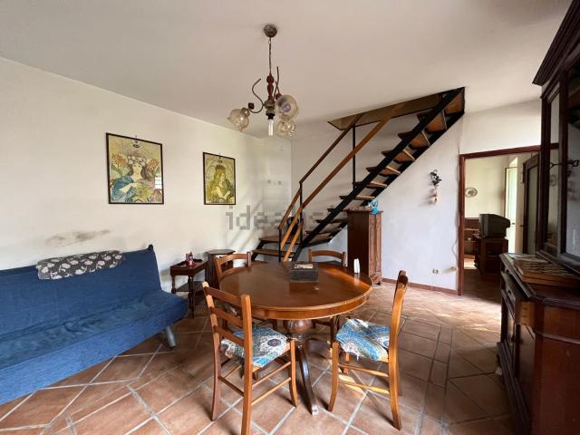 Villetta bifamiliare in vendita di 240 m² in Via Panniglia III
