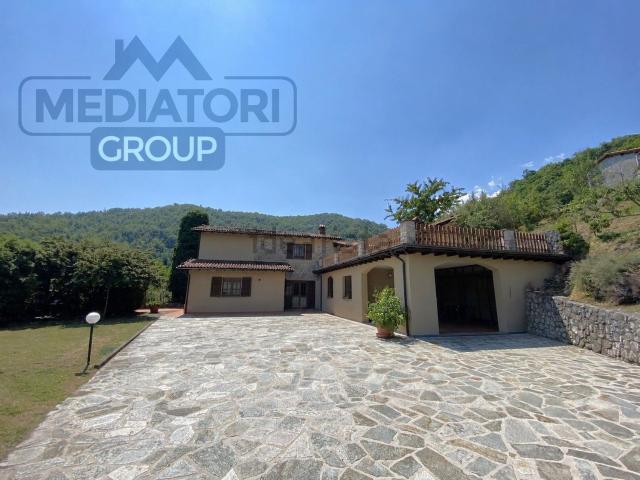 Villetta bifamiliare in vendita di 240 m² in Via per Sant&apos Antonio