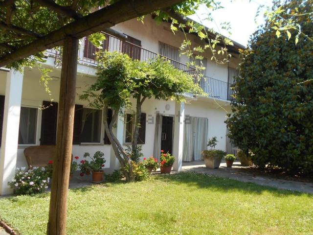 Villetta bifamiliare in vendita di 240 m² in Via Perinotti, 25