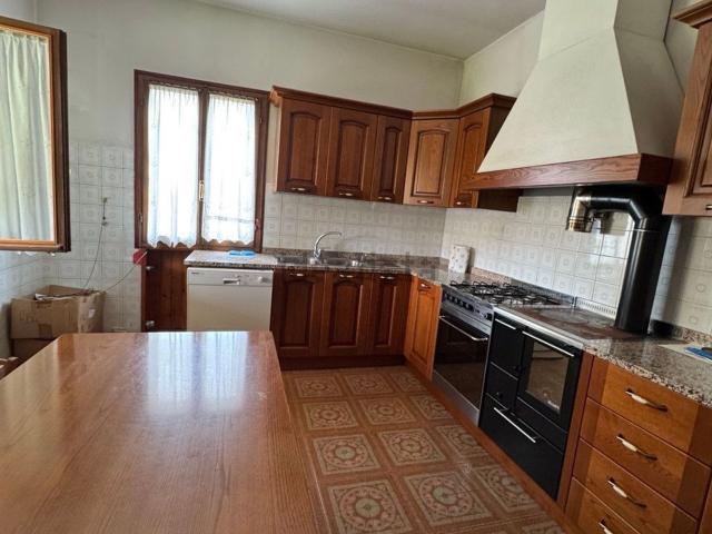 Villetta bifamiliare in vendita di 240 m² in Via Ponte di Pradolino