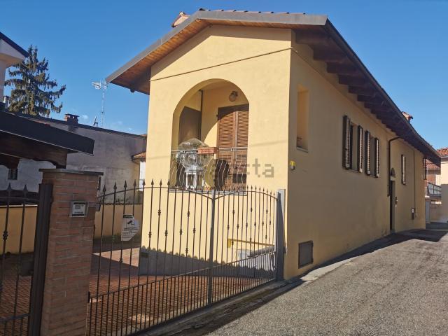 Villetta bifamiliare in vendita di 240 m² in Via Provvidenza