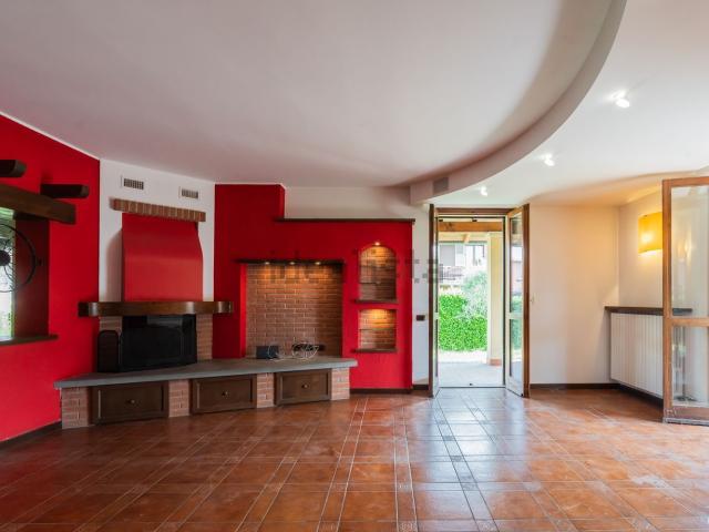 Villetta bifamiliare in vendita di 240 m² in Via Sant&apos Elena, 20