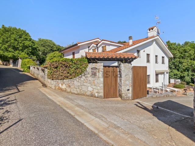 Villetta bifamiliare in vendita di 240 m² in Via SALES, 109
