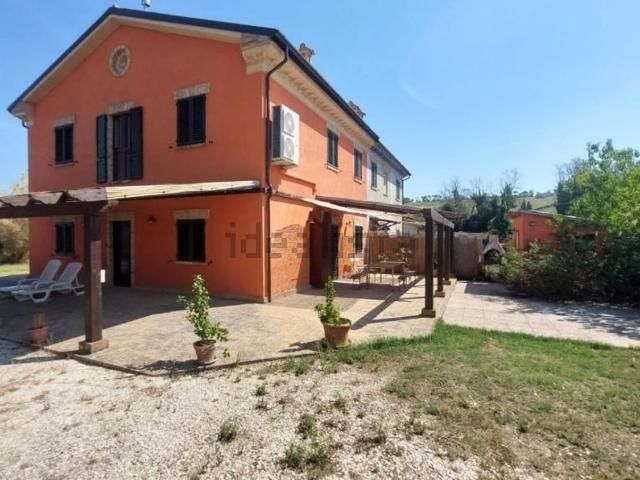 Villetta bifamiliare in vendita di 240 m² in Via Settefinestre, 9