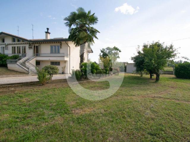 Villetta bifamiliare in vendita di 240 m²