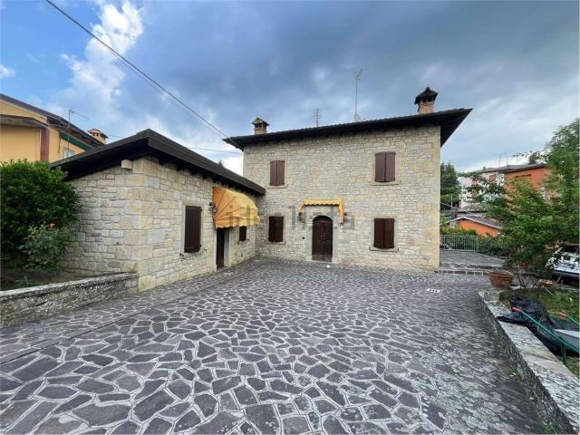 Villetta bifamiliare in vendita di 240 m²