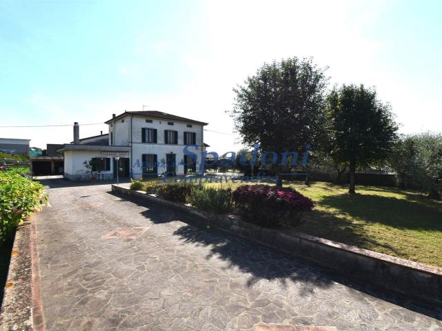 Villetta bifamiliare in vendita di 240 m²