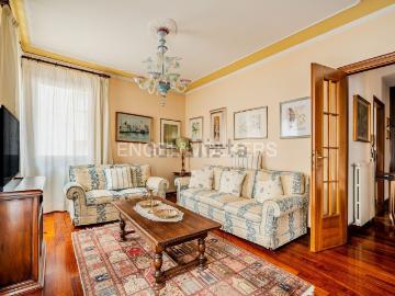 Villetta bifamiliare in vendita di 241 m² in Via A. e L. Serena, 2