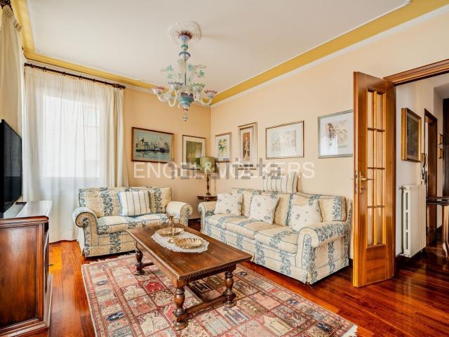 Villetta bifamiliare in vendita di 241 m² in Via A. e L. Serena, 2