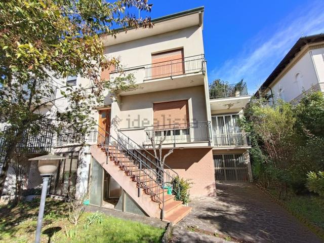 Villetta bifamiliare in vendita di 241 m² in Viale Degli Orsini, 7