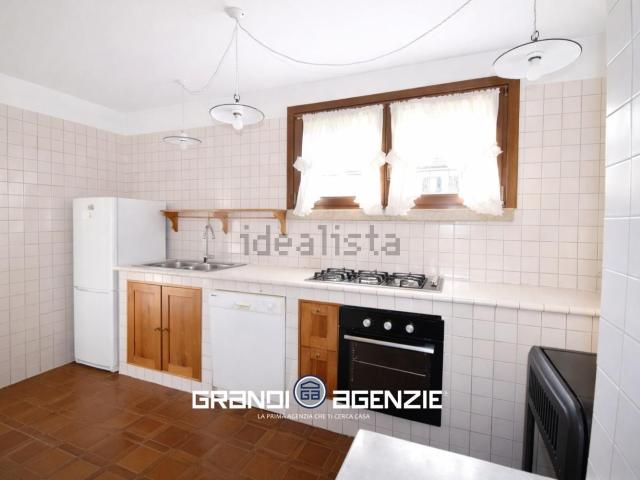 Villetta bifamiliare in vendita di 242 m² in Via Cave, 13
